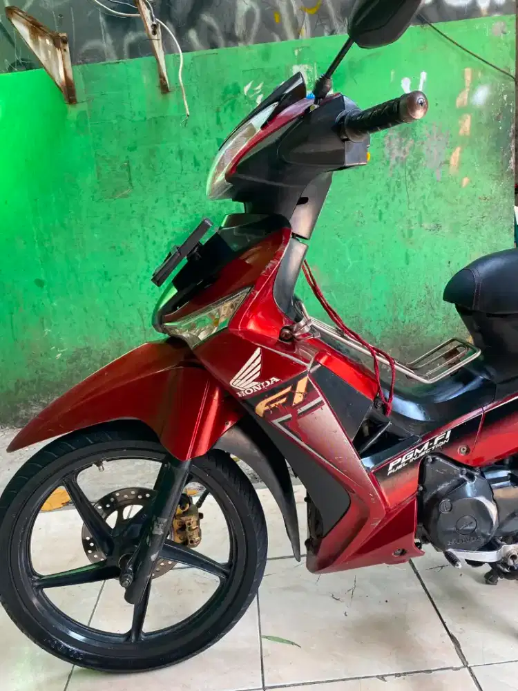 Supra X 125 injeksi (bukan karbu)