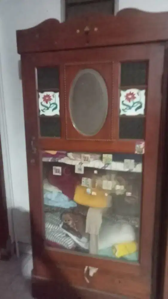 LEMARI JATI ANTIK