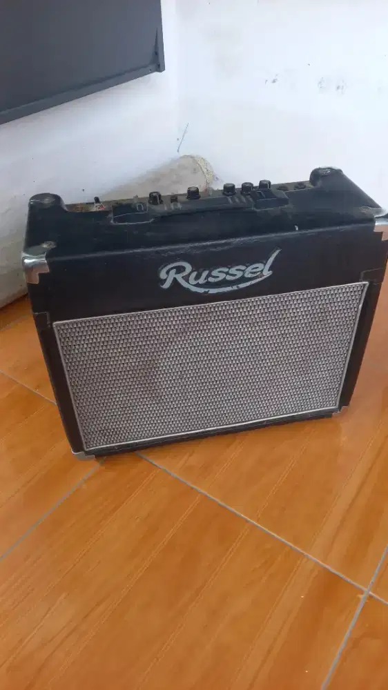 Russel RG 15 amplifier gitar