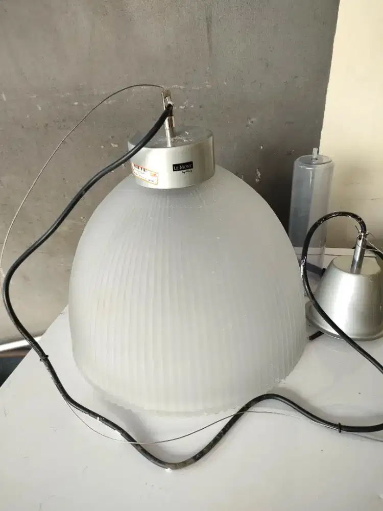 Lampu gantung kaca