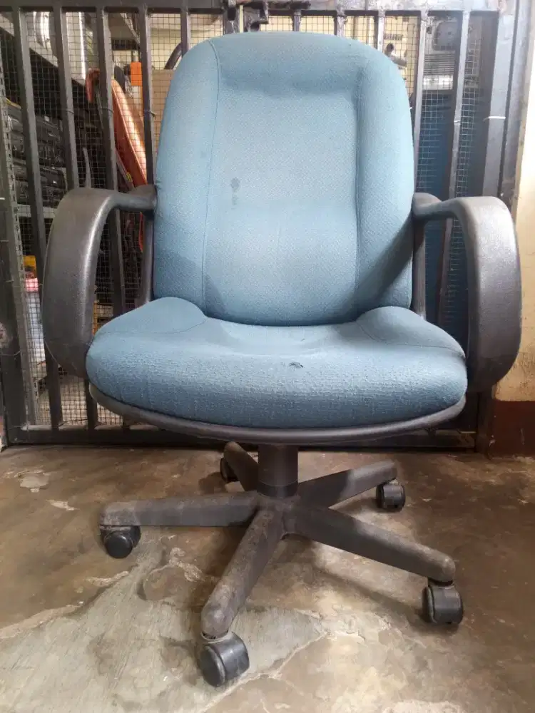 KURSI KANTOR BEKAS