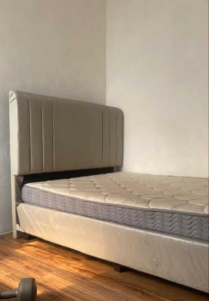Dipan kasur + kasur nya