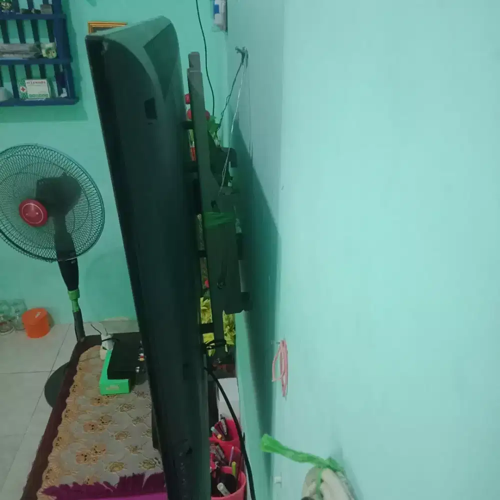 Jual tv merek Sony 43 inch normal mal gambar bagus