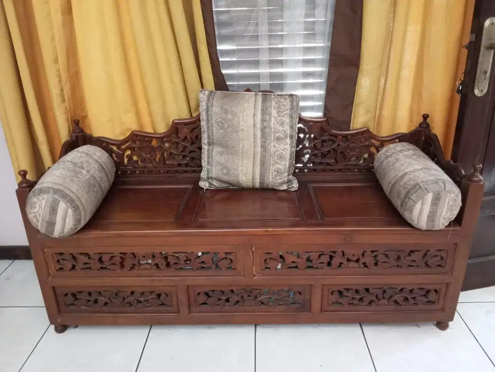 Kursi kayu jati