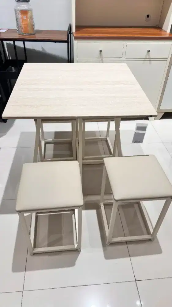MEJA MAKAN MINIMALIS KREM