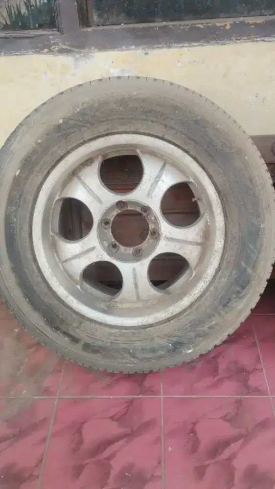 Velg mobil SUV r18 6 lubang