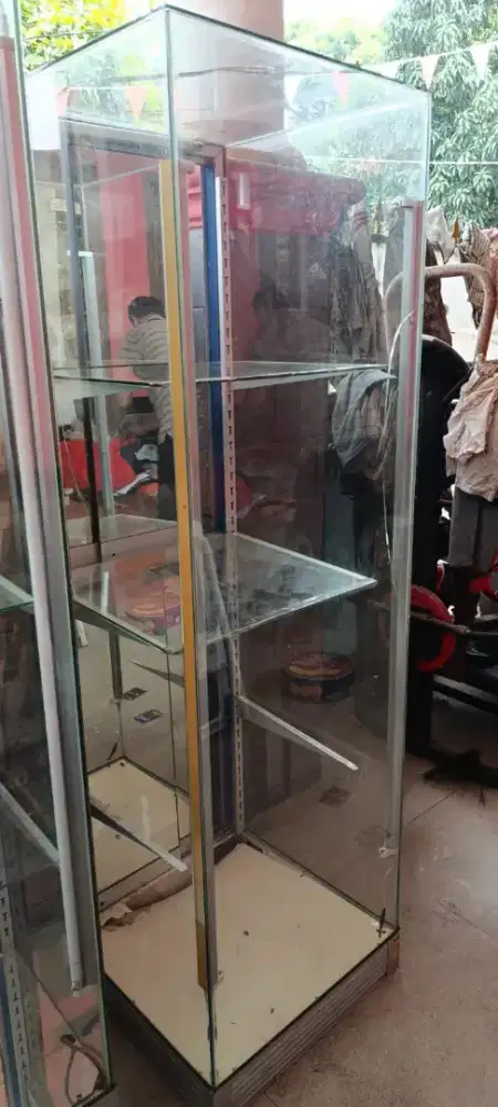Etalase tinggi kecil