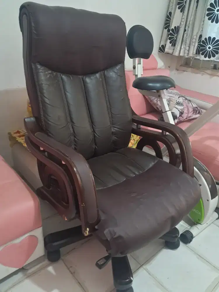 Kursi Kantor BESAR