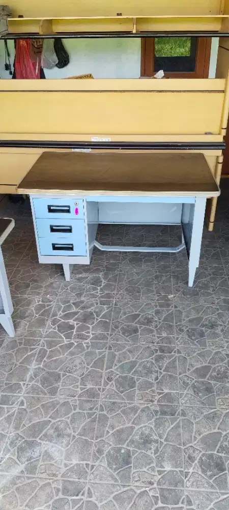 Meja kerja besi meja kantor besi