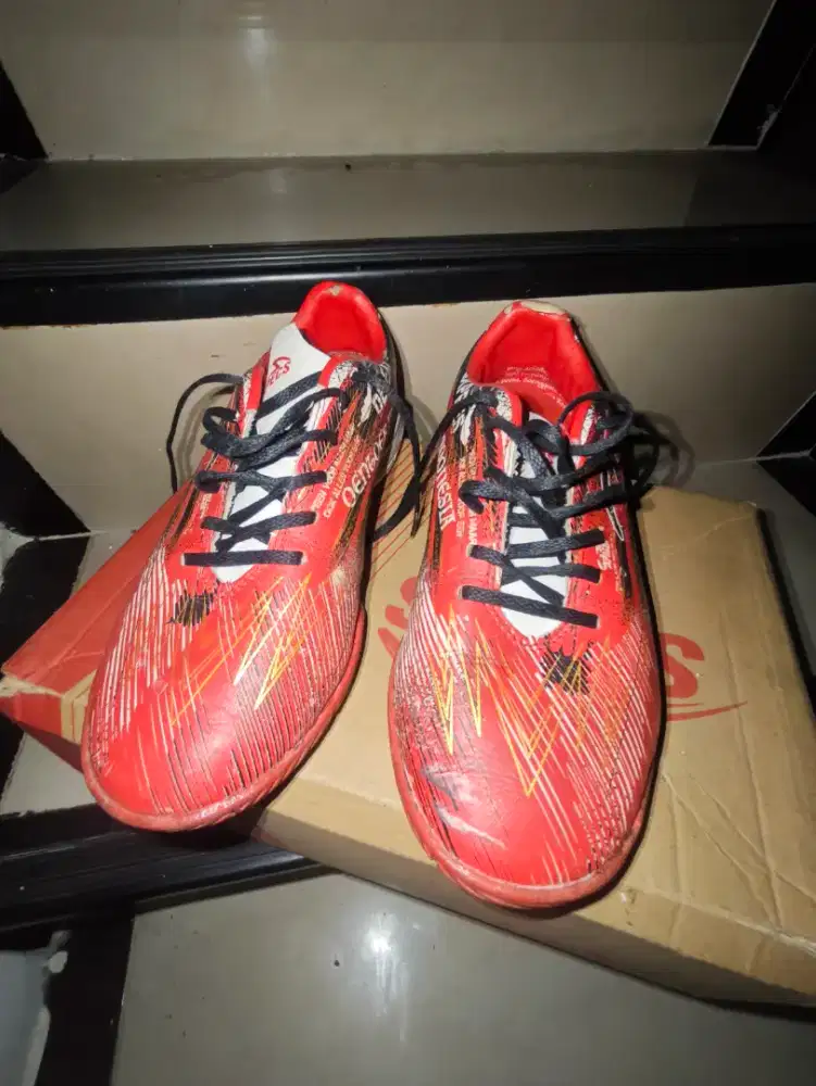 Dijual Cepat Sepatu Futsal Merk Specs Accelerator size 37 Original
