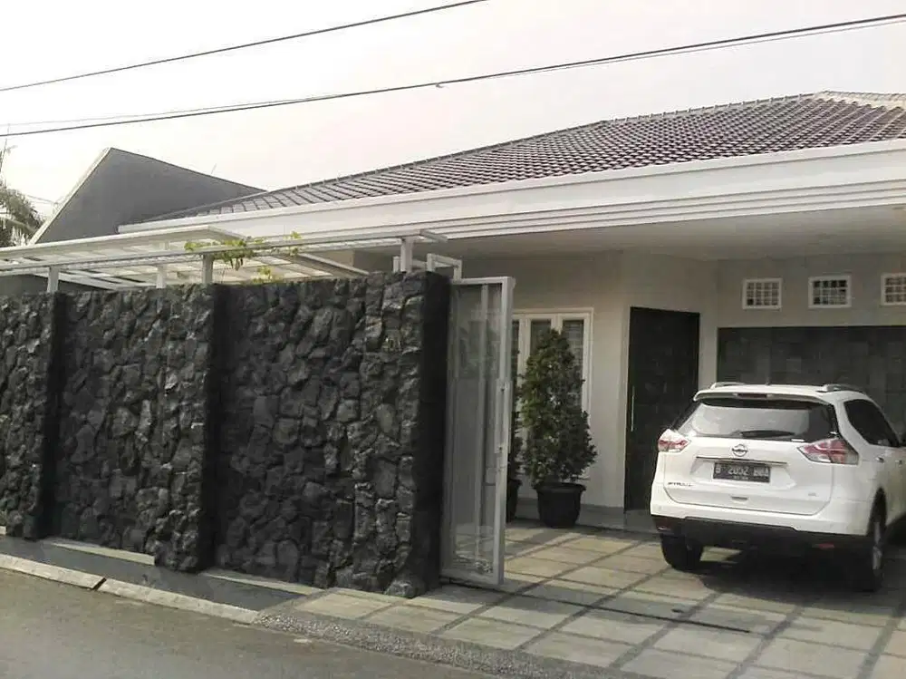 RUMAH DISEWAKAN KEBAYORAN STRATEGIS