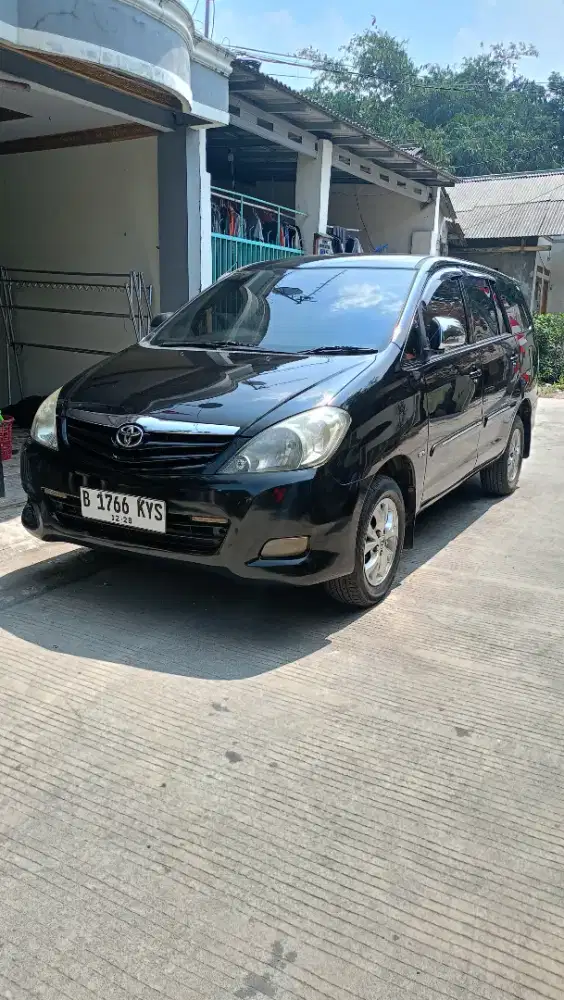 Toyota kijang Inova G AT 2011 bensin