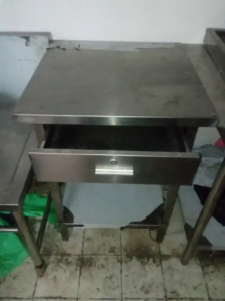 Meja Stainles bekas
