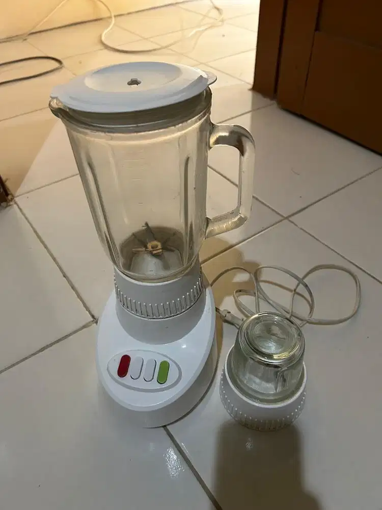 Blender bekas miyako