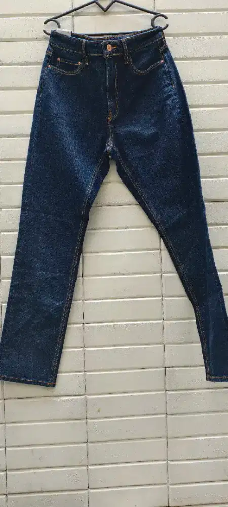 Sale! BNWT Original Guess Straight High Girly Jeans, size 28