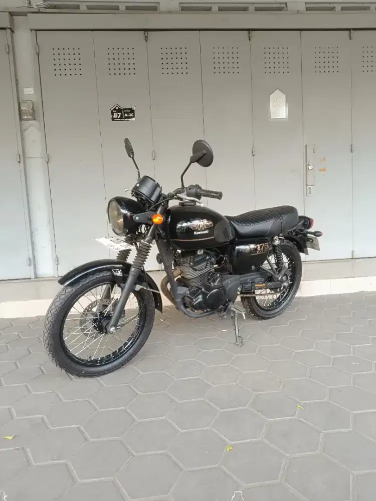 Kawasaki W175 2023 mulus antik seperti baru