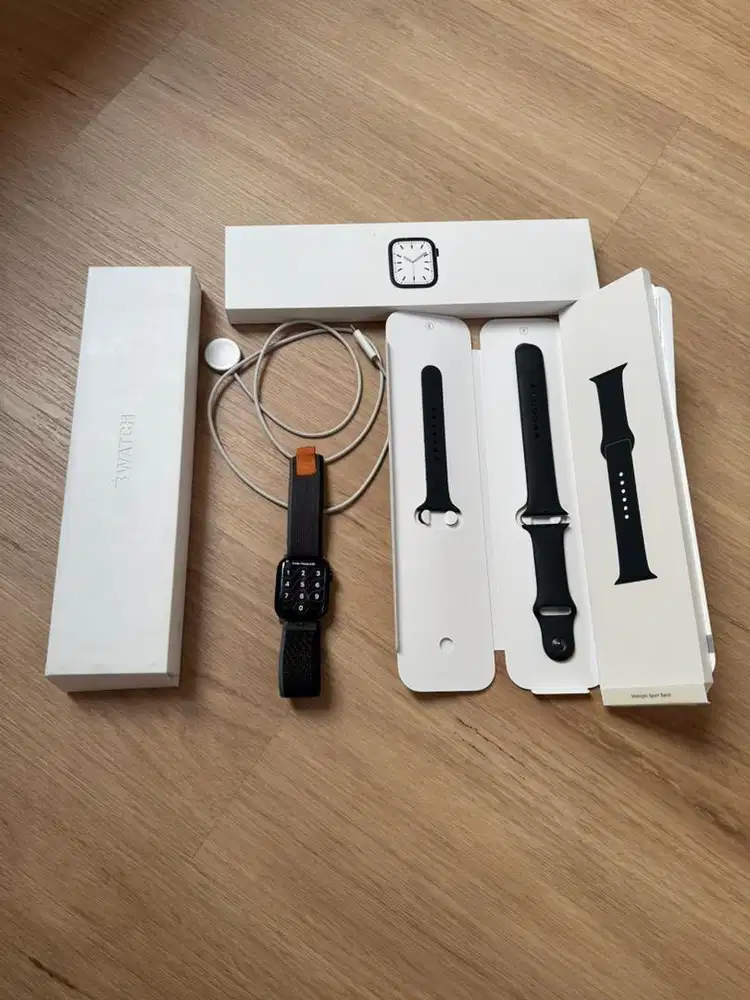 Apple Watch Series 7 45mm - bagus