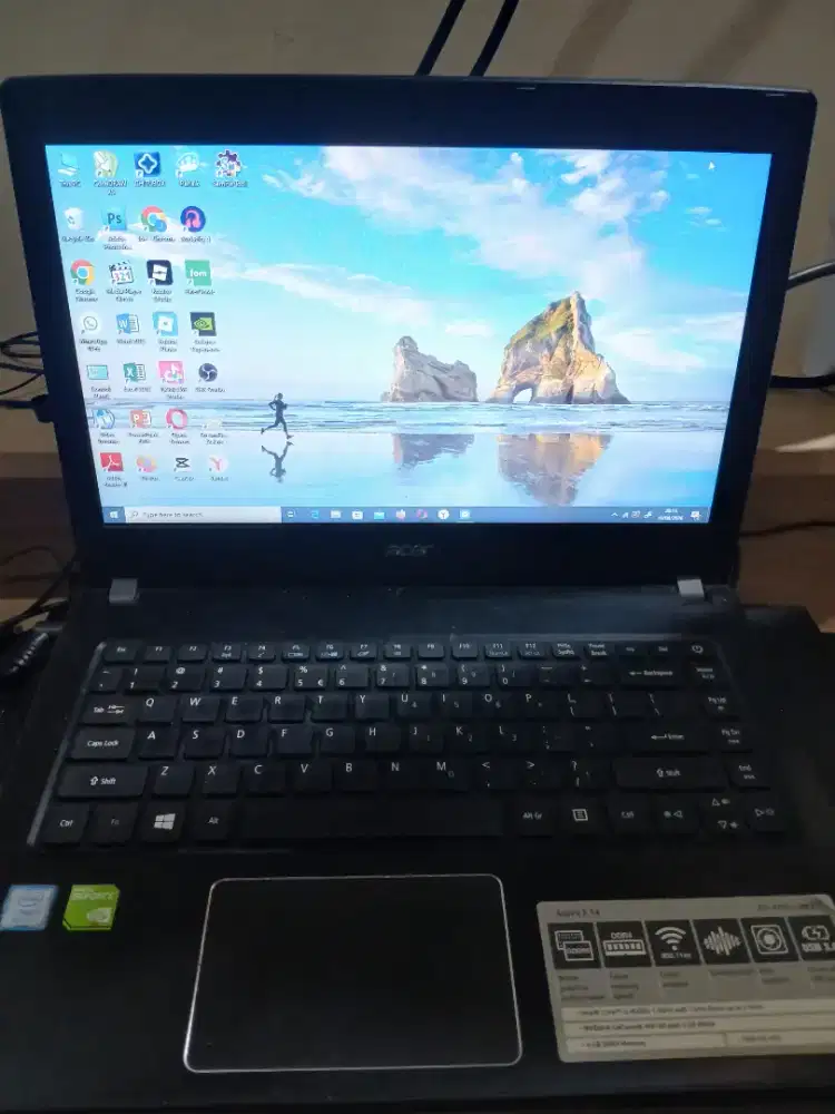 Laptop Acer Aspire E5-476G, Core i5-8250U, Generasi ke-8, RAM 8GB/1TB