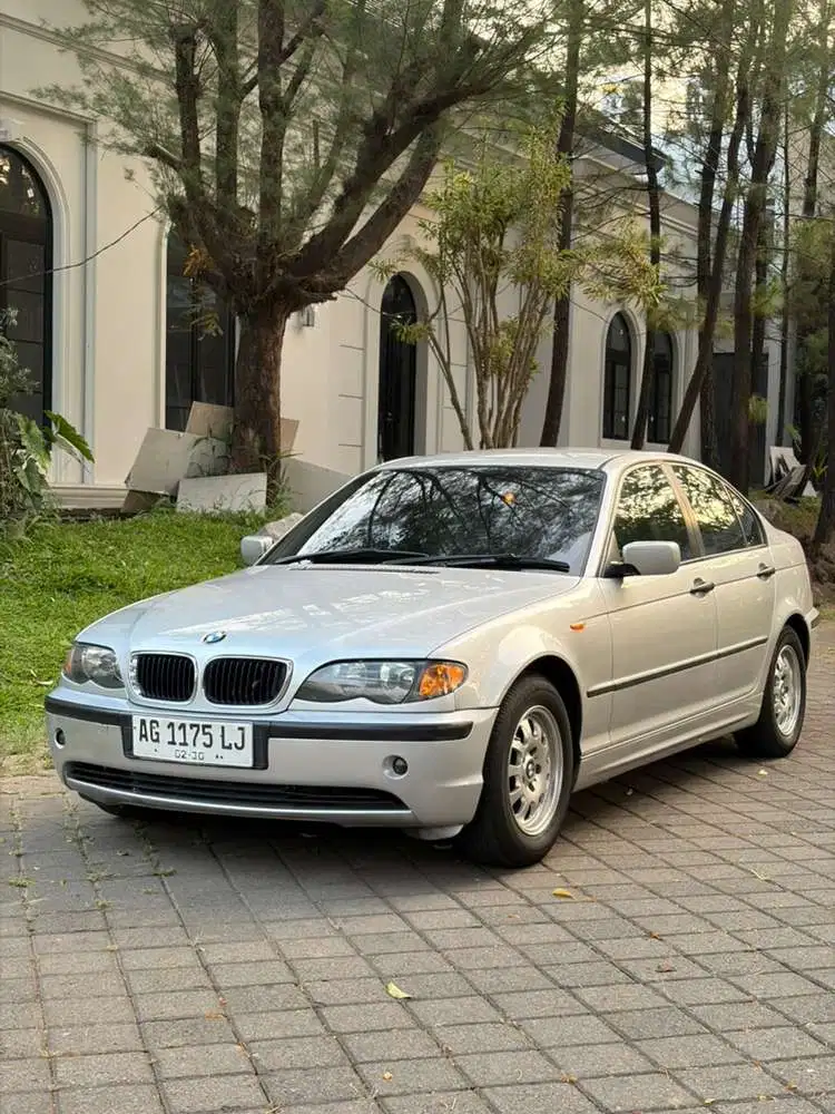 BMW 318i 2002 Bensin