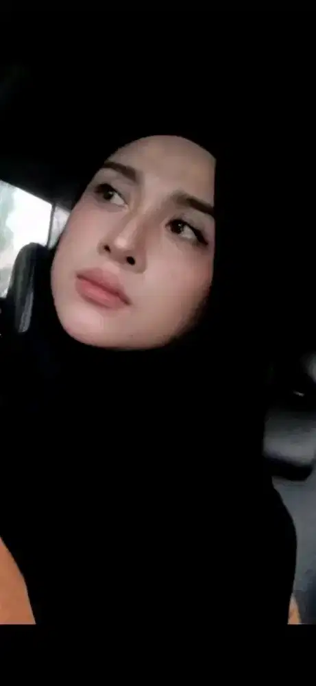 Mencari pekerjaan apa saja asal halal.