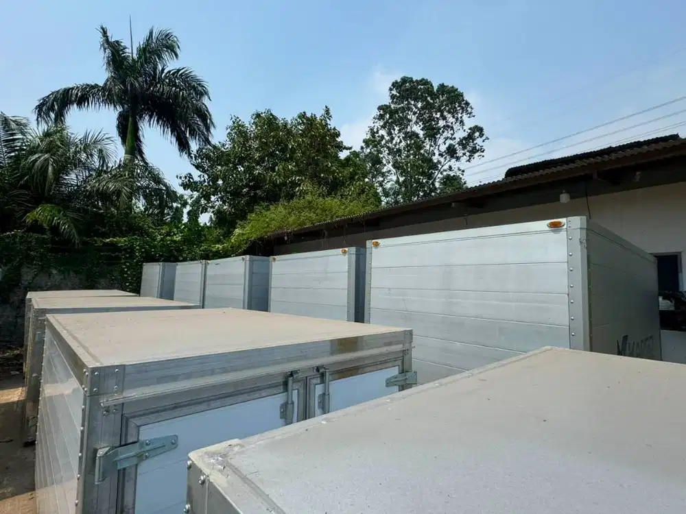 Box Truck Aluminium Bekas - Kondisi Bagus Siap Pakai