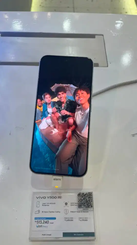 VIVO       Y500.