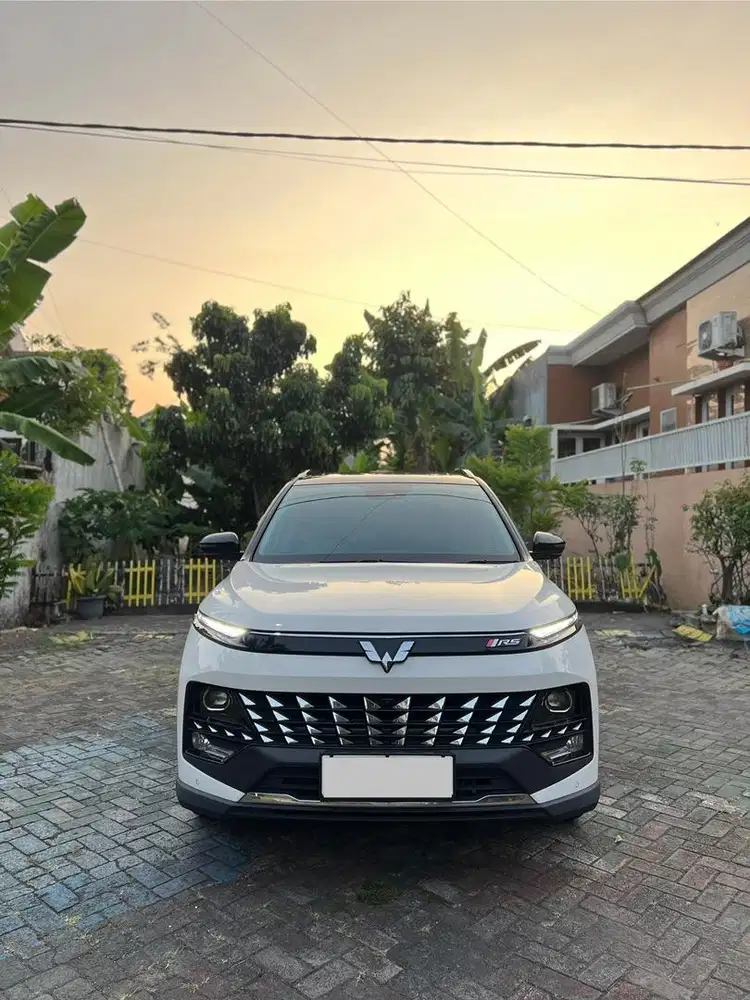 Wuling Almaz RS putih Tahun 2025, KM rendah 15 ribuan.