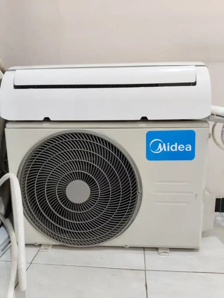 AC 1/2 PK Midea Like new