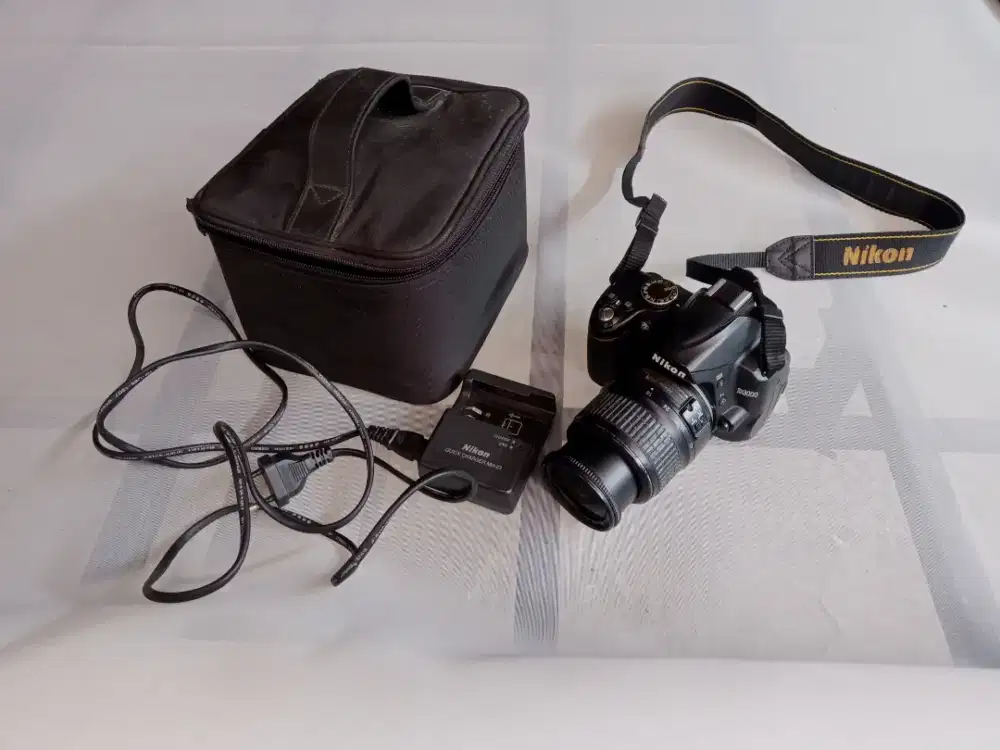 Kamera Merk Nikon Type D3000 Kondisi Masih Layak Pakai