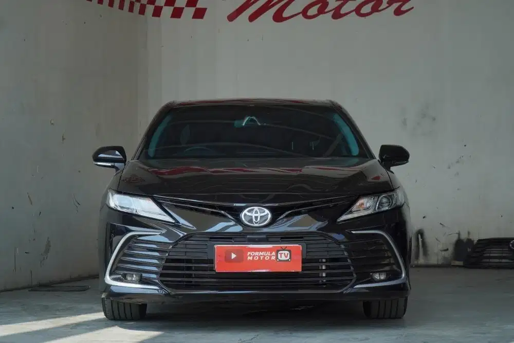 Toyota Camry 2.5 V AT 2023 Hitam