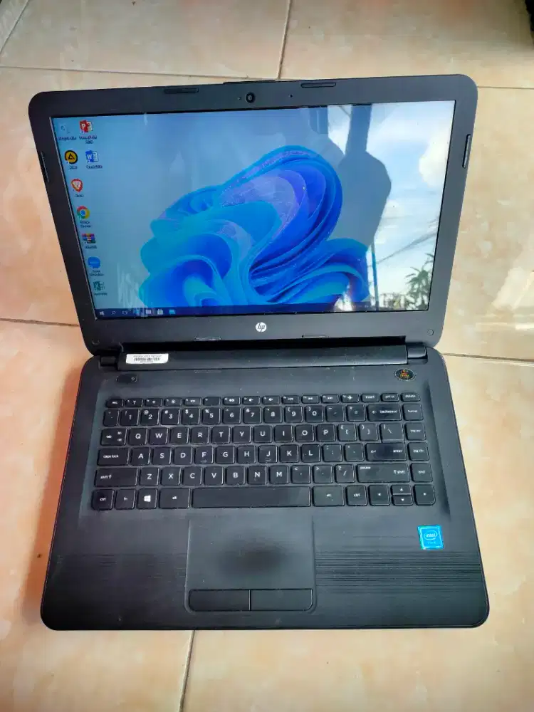 Laptop HP 14 Ram 4GB / Penyimpanan 500GB