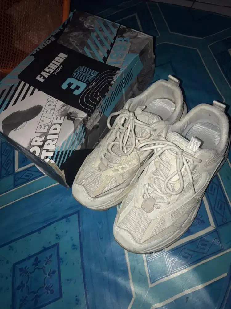 sepatu merek fashion