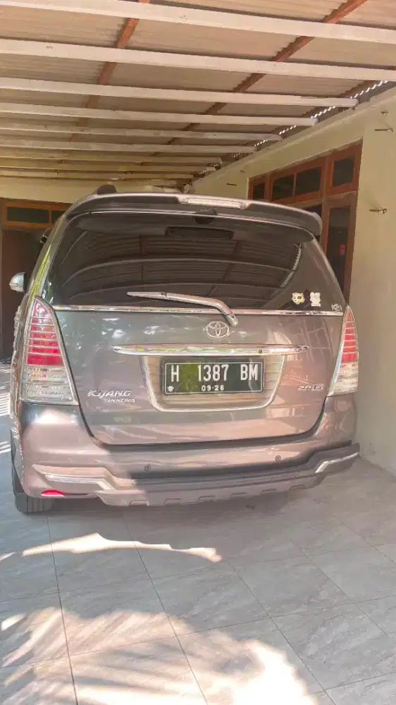 Kijang Innova 2011