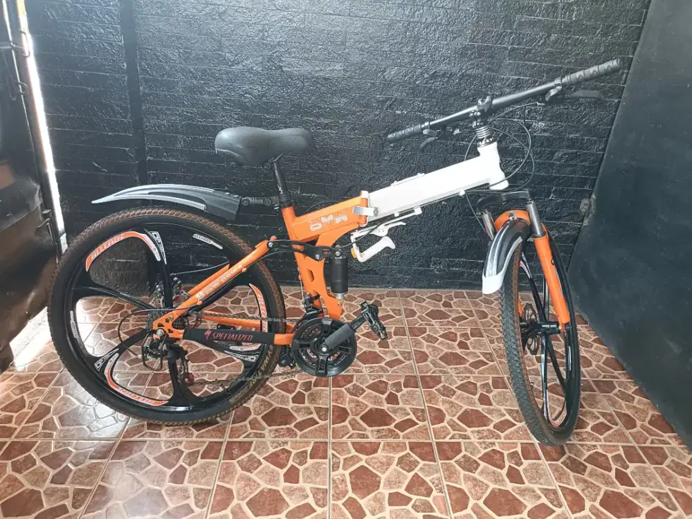Sepeda lipat BMW