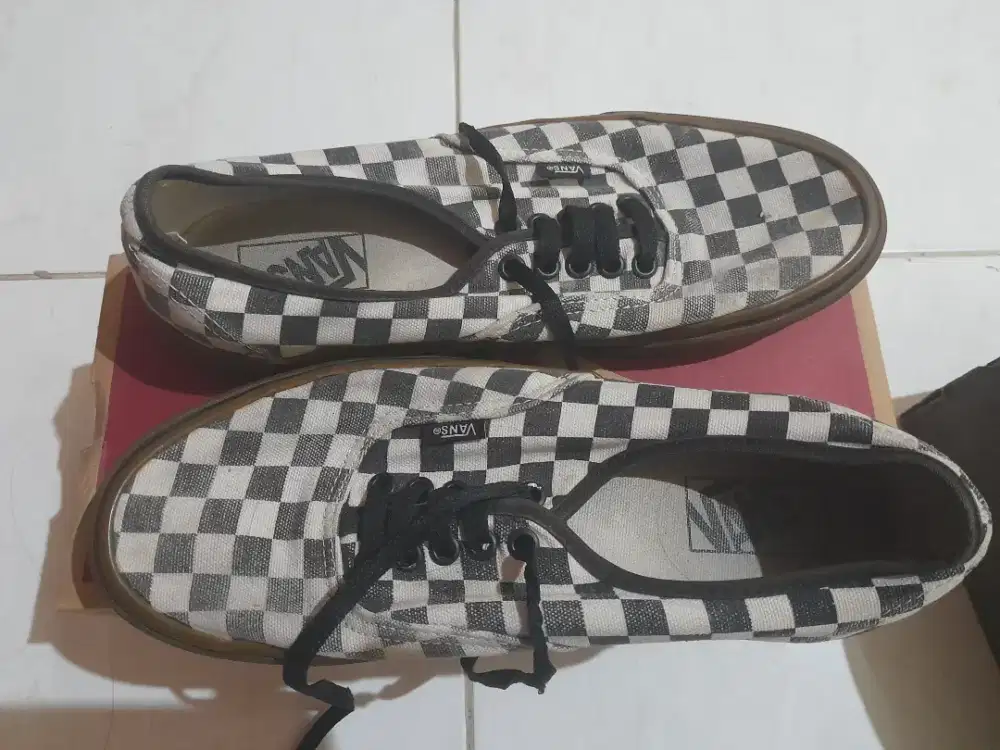 Sepatu vans chekcerboard black/white