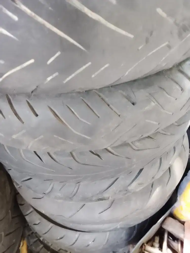 Ban Bekasan Matic Depan Belakang Campur Kondisi 70% Tipisan 7 PCS