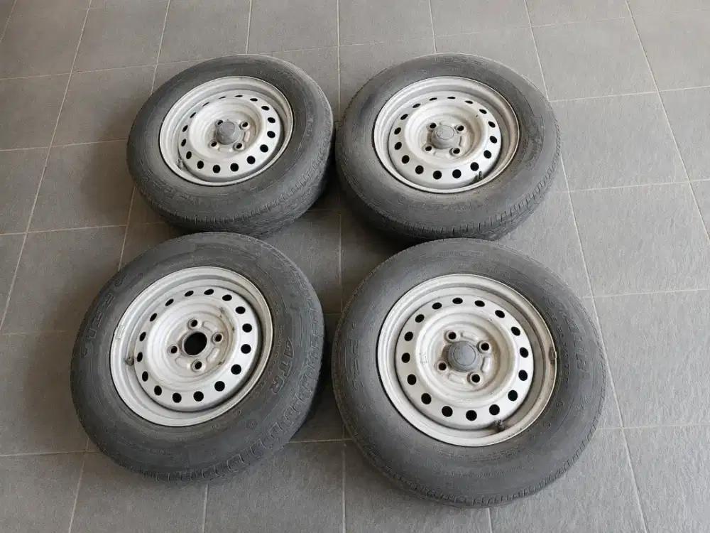 Velg dan ban bekas Sigra