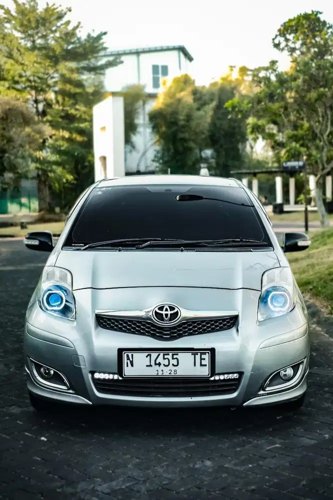 YARIS E 2011 MANUAL