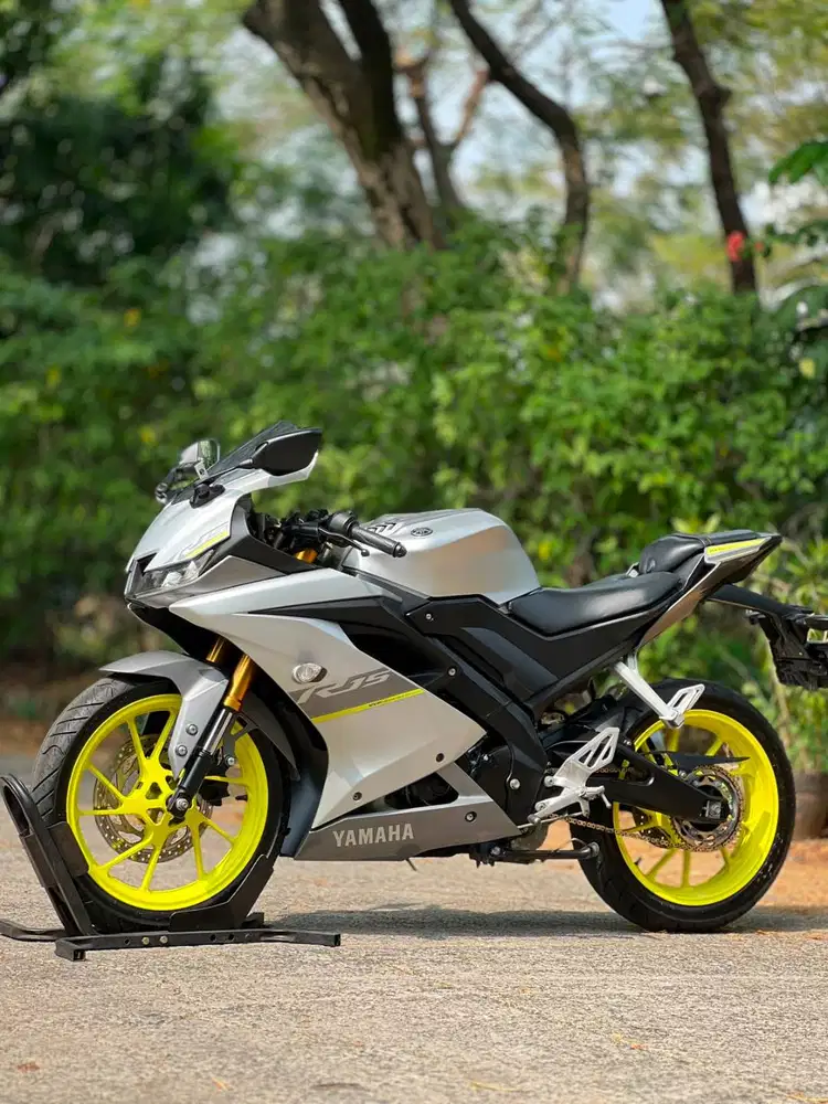 YAMAHA YZF R15 V3 2021 SILVER KM LOW PAJAK ON LIKE NEW
