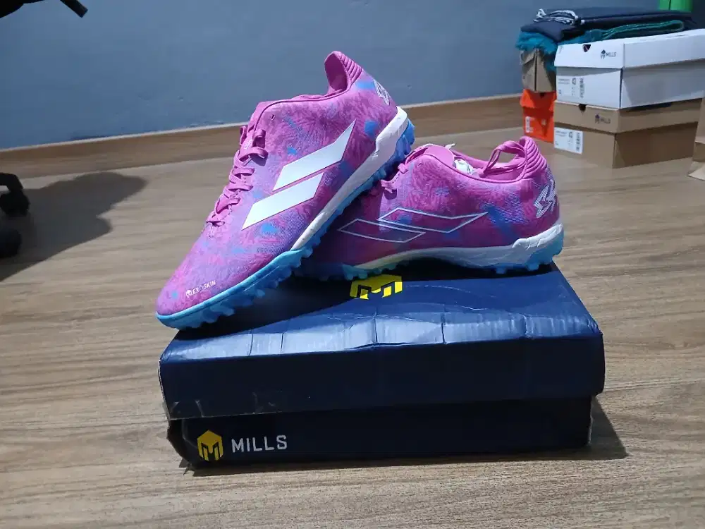 Sepatu minisoccer mills troya chaos