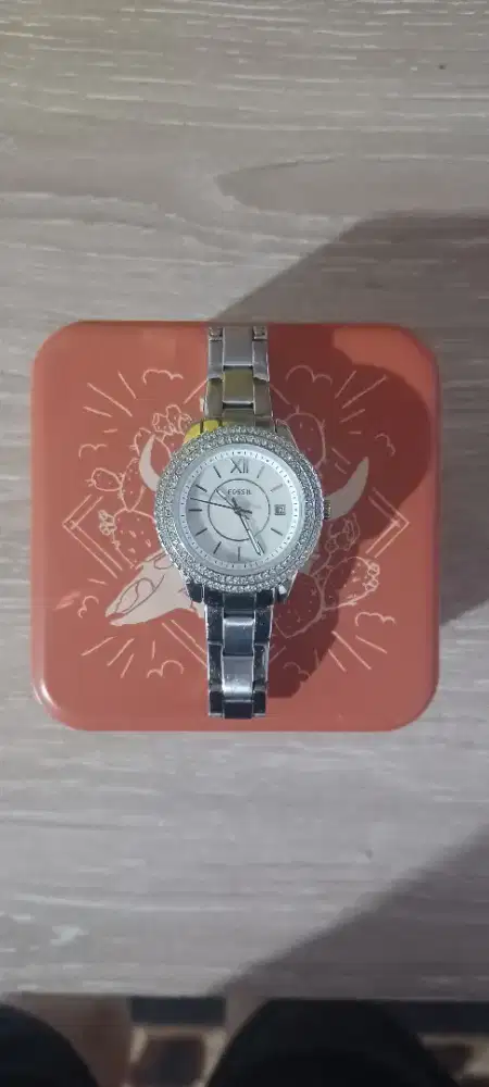 Dijual jam tangan wanita merk Fossil