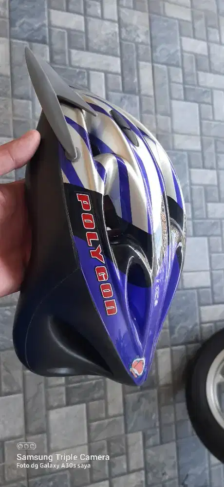 Helm Sepeda Original – Kondisi Bagus, Nyaman & Ringan