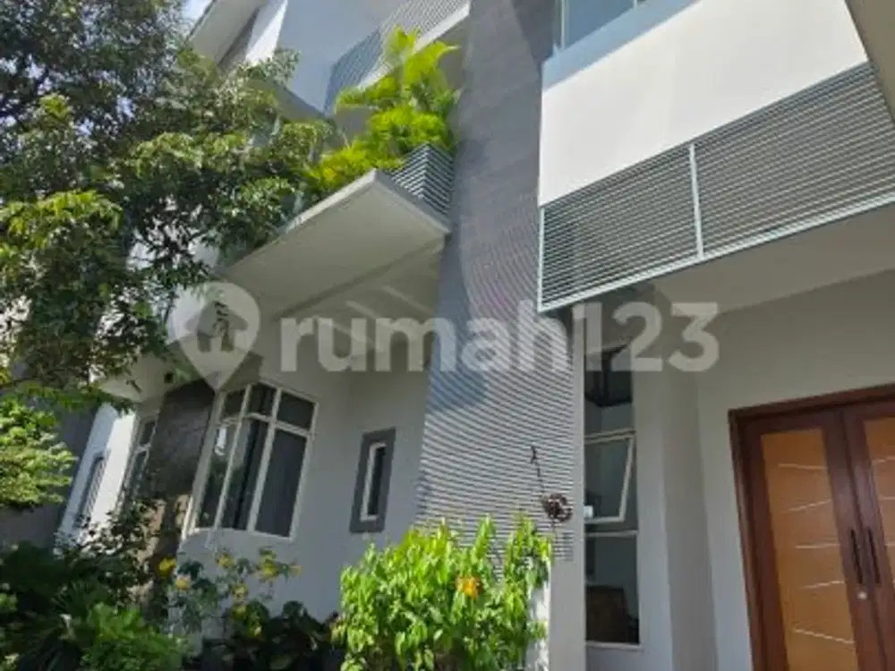 Rumah Teduh Asri High Ceiling Kawasan Hijau di BSD