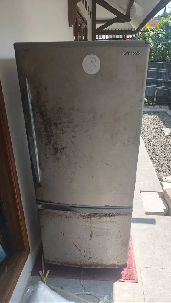 Kulkas dua pintu panasonic