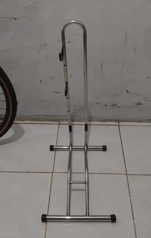 Paddock sepeda stainless berikut hooks