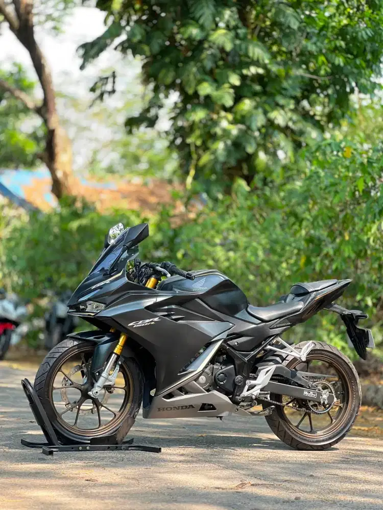 HONDA NEW CBR150R HITAM SILVER 2024 KM 6K PAJAK HIDUP SIAP GASPOL