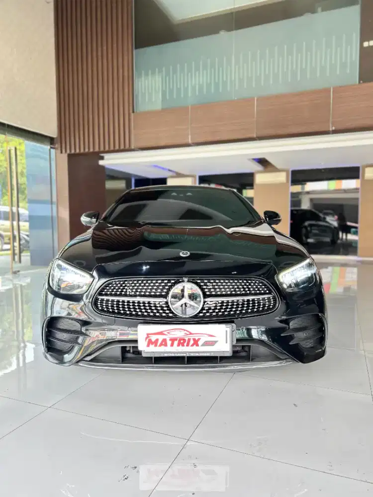 Mercedes-Benz E200 coupe AT Matic facelift 2023 . Mercy e200 e300