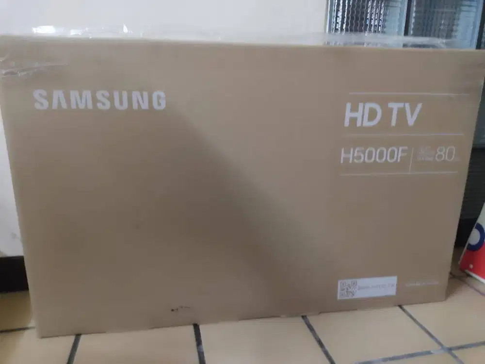 Brand new Samsung smart tv 32 inch.
