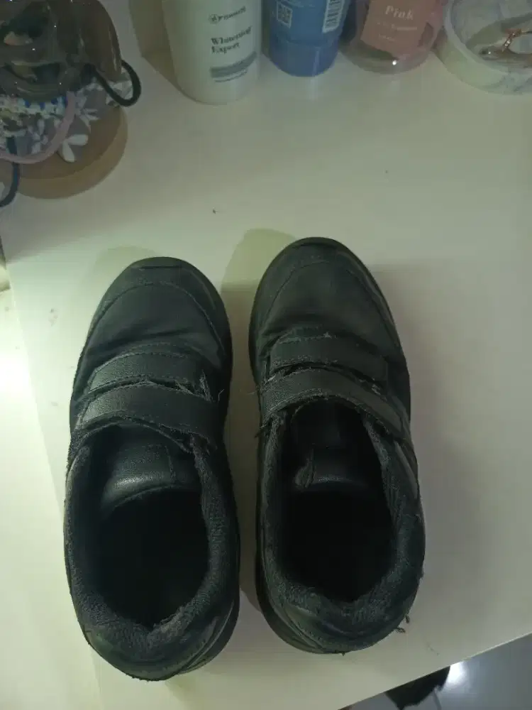 Preloved Sepatu sekolah anak adidas