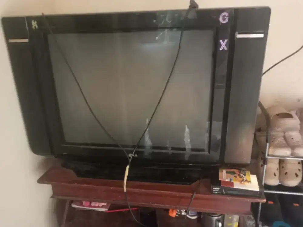 TV tabung merk LG + Setbox merk Lubi